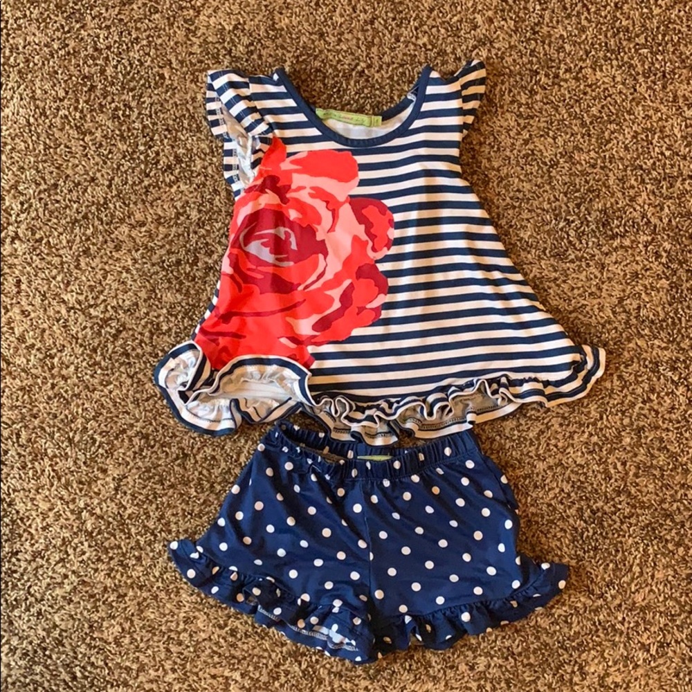 Millie loves Lillie short set